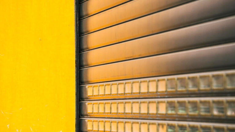 Volets roulants à lyon : un élément clé pour un logement plus économe